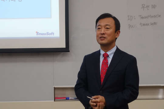 13일 경기도 분당 티맥스타워에서 진행된 '티맥스소프트 신사옥 이전 기자 간담회'에서 장인수 대표가 신사옥에 대해 설명하고 있다.  티맥스소프트 제공